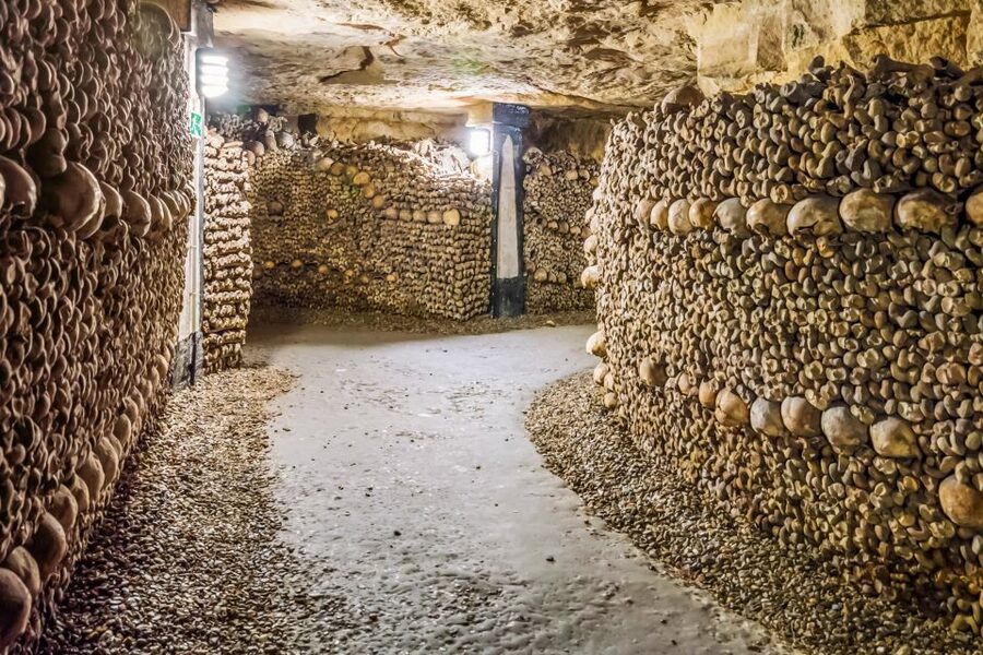 Paris: Catacombs Restricted Access Tour - The descent: 130 steps into another Paris
