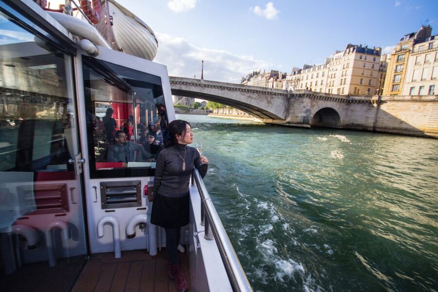 Paris: Champagne Tasting Cruise Departure from Eiffel Tower - Learning to taste Brut, Extra-Brut, and Rosé