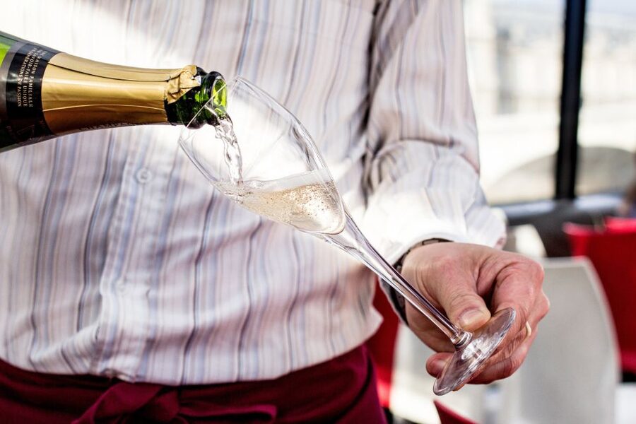 Paris: Champagne Tasting Cruise Departure from Eiffel Tower - How much sightseeing fits into one hour