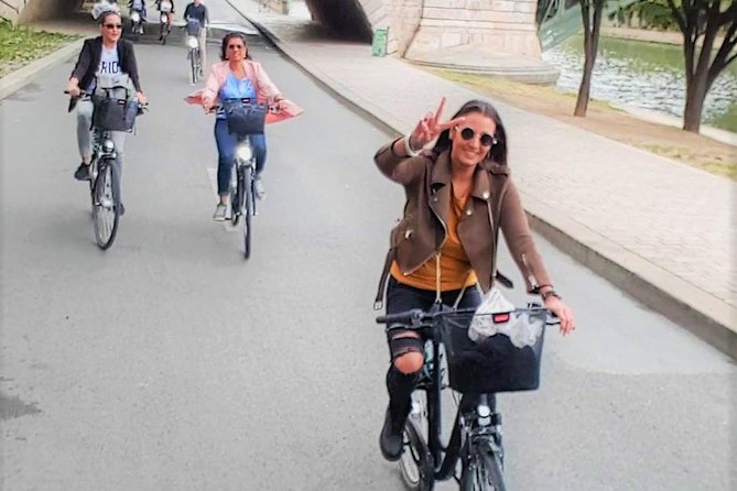 Paris: Charming Nooks and Crannies Bike Tour - Why a bicycle works so well in old Paris