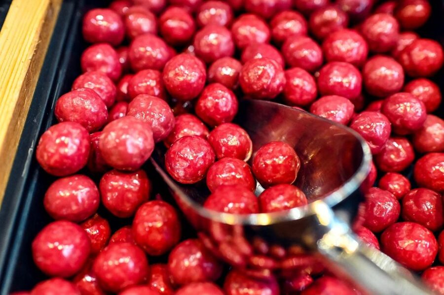 Paris: Chocolate and Pastry Tour with Tastings - Seasonal tasting: ice cream or another pastry