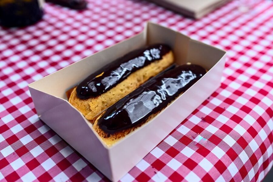 Paris: Chocolate and Pastry Tour with Tastings - The classic éclair tasting