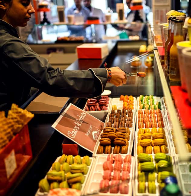 Paris: Chocolate and Pastry Tour with Tastings - Finishing near Sacré-Coeur with macarons