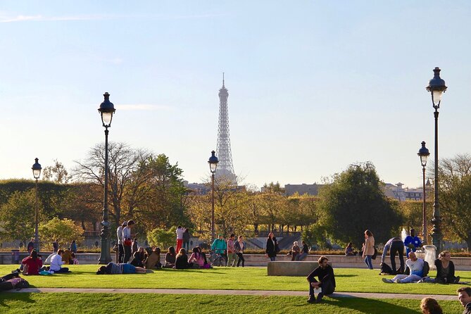 Paris City Center Free Walking Tour (Tip-Based) - Saint-Michel and the wartime marks on Pont Saint-Michel