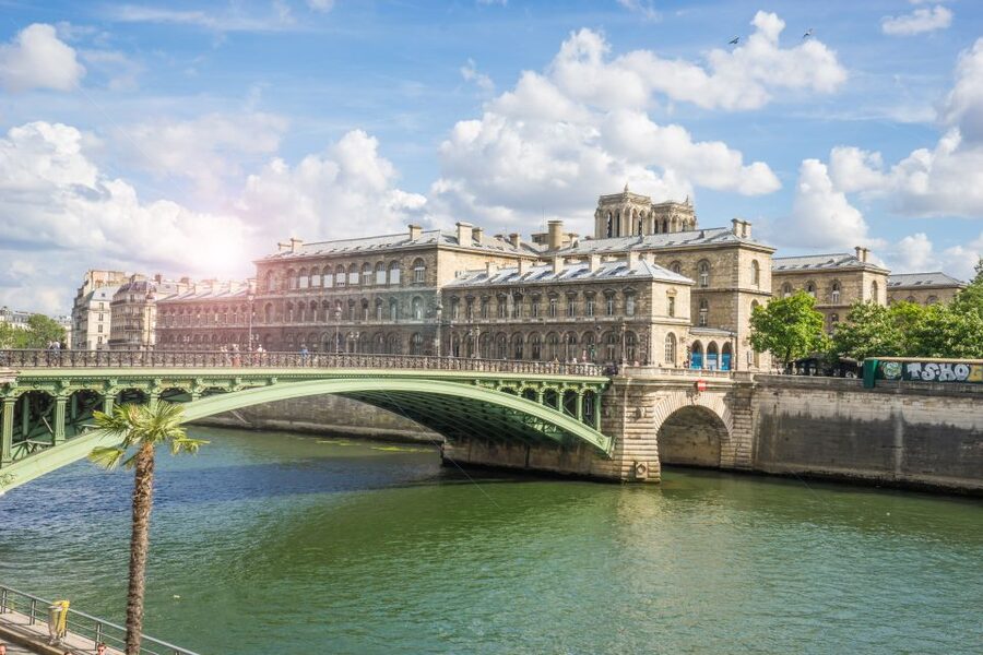 Paris: City Center Group Tour in German - Why this two-hour route works for a first look at Paris