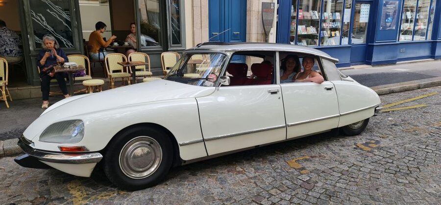 Paris: City Discovery Tour by Vintage Citroën DS Car - The Louvre, Place de la Concorde, and Place Vendôme