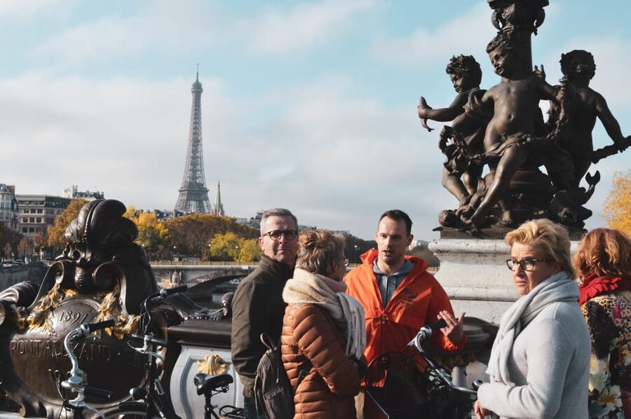 Paris: City Highlights Bike Tour - Concorde, the Champs-Élysées, and two grand palaces