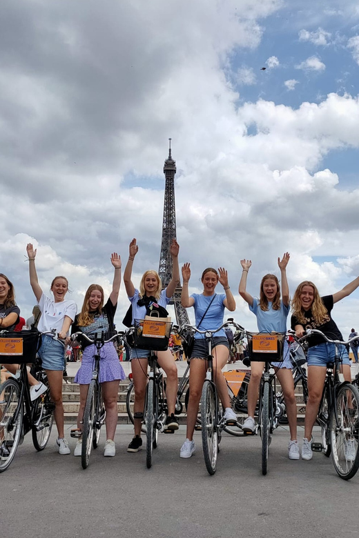Paris: City Highlights Bike Tour - The Eiffel Tower, Musée dOrsay, and the Louvre