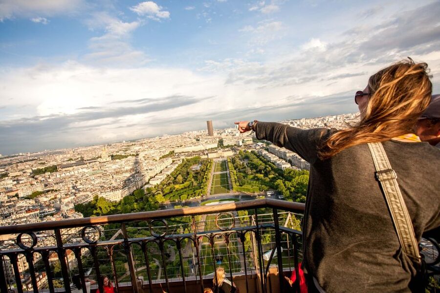 Paris: City Tour by Bus with Eiffel Tower & Optional Summit - The Eiffel Tower adds the evening’s big payoff