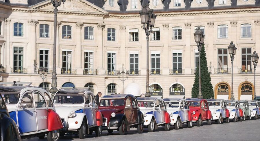 Paris: Classic Sites Tour by Vintage Citroen 2CV - The Left Bank and the quays of the Seine