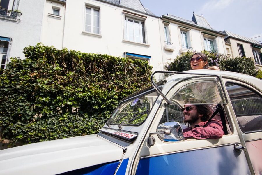 Paris: Classic Sites Tour by Vintage Citroen 2CV - What the guides add to the ride