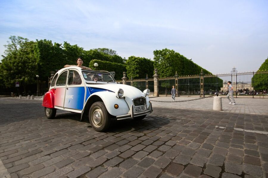 Paris: Classic Sites Tour by Vintage Citroen 2CV - Champs Elysées, Arc de Triomphe, and the western start