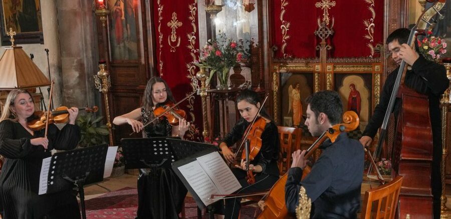 Paris: Classical Music Concert in Saint-Julien-le-Pauvre - Ensemble Royal and the solo performances