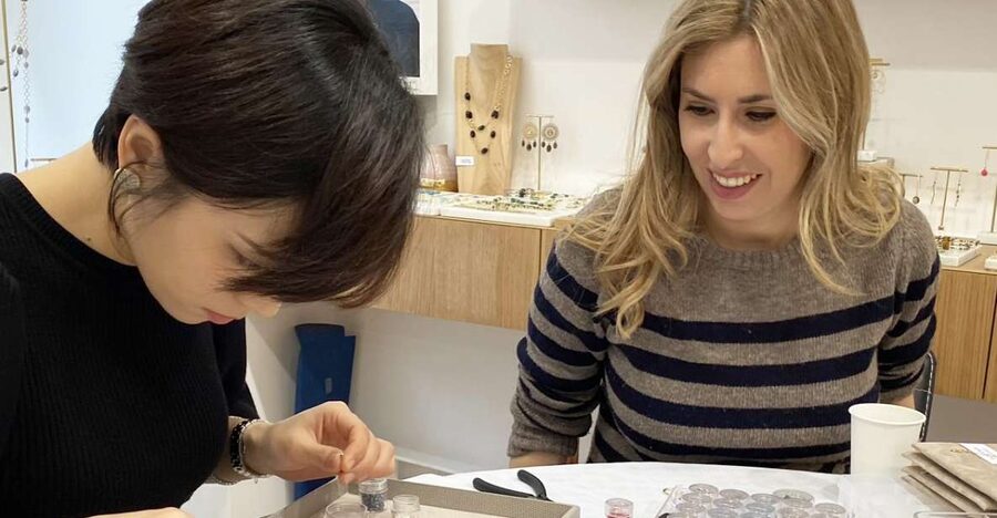 Paris: Create Your Own DIY Jewelry Souvenir Workshop - Timing, group size, and practical details