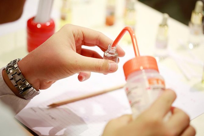 Paris Create your Own Perfume Workshop with a Perfumer - Meeting your perfumer at 7 Rue Vineuse