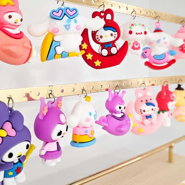 Paris: Create your phone strap, bag or keychain - A good activity for families and friends