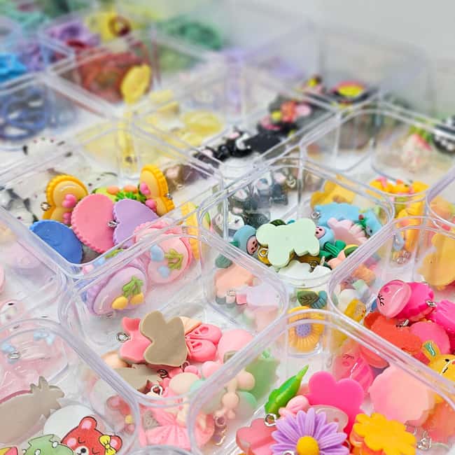 Paris: Create your phone strap, bag or keychain - What the one-hour activity is like