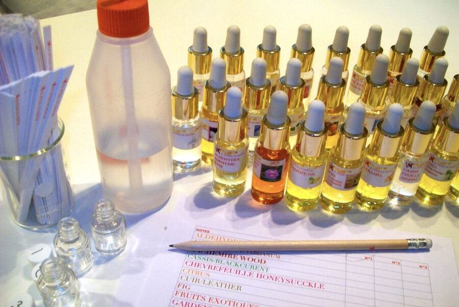 Paris: Create your Signature Scent Perfume Workshop - Meeting Marina Jung in her Paris workshop