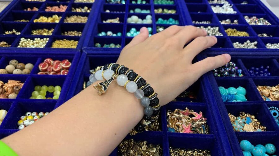 Paris: Custom Souvenir Bracelet Workshop - Why the quiet atmosphere matters