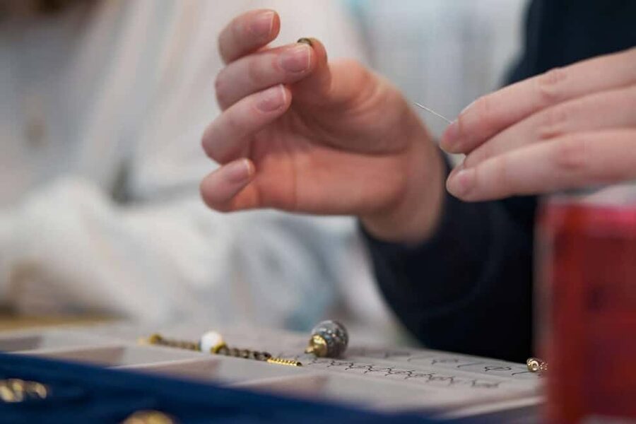 Paris: Custom Souvenir Bracelet Workshop - Who gets the most from this Paris activity