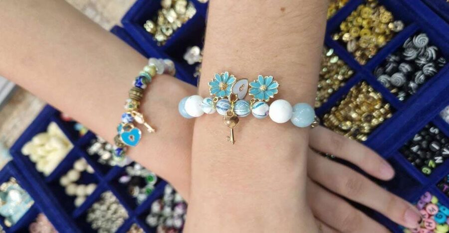 Paris: Custom Souvenir Bracelet Workshop - Timing, language, and simple planning tips