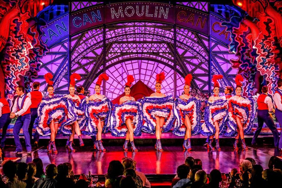 Paris: Dinner Show at the Moulin Rouge - Dress code, age limits, and practical comfort