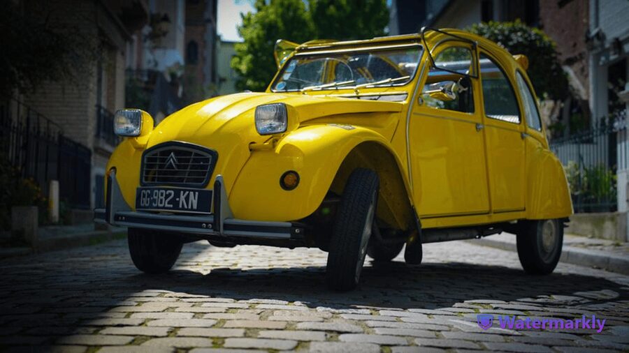 Paris: Discover Paris 2CV - What the guides add to the ride