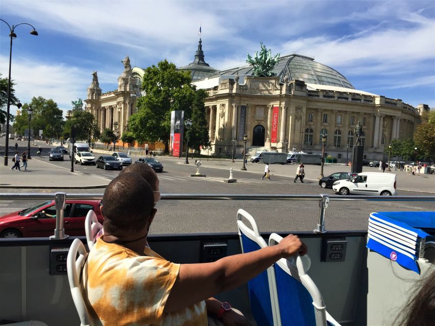 Paris: Discovery Hop-On Hop-Off and Paris by Night Tour - The Louvre and the historic center