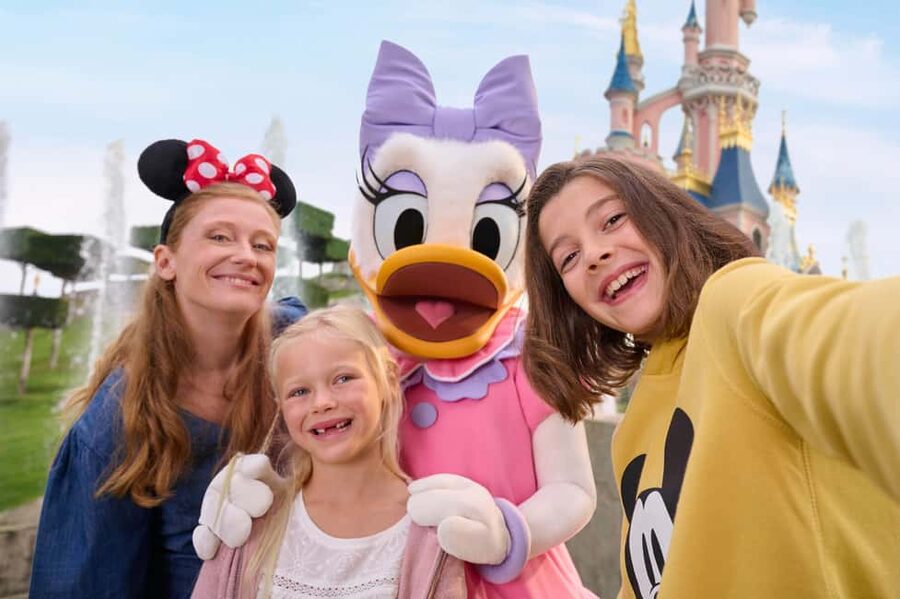 Paris: Disneyland Paris Ticket with Transfer - A day with princesses, pirates, and familiar faces