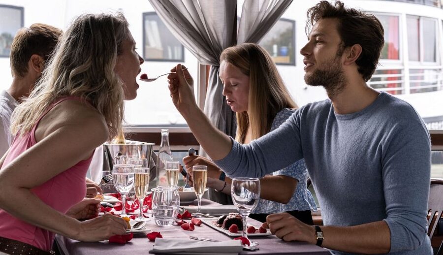 Paris: Early Evening Dinner Cruise on the River Seine - Who will enjoy this cruise most