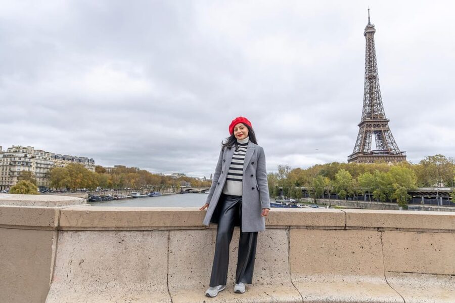 Paris: Eiffel Area Private Photoshoot - Rain, clothing, and preparation