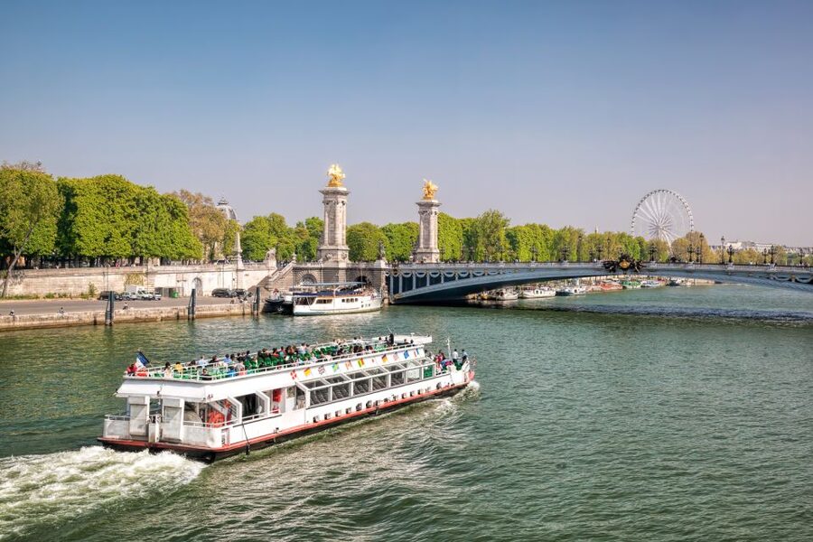 Paris: Eiffel Tower Access and Seine River Cruise - Getting through security and up to the second level