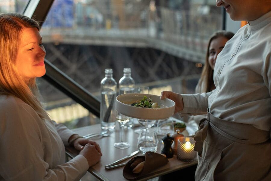 Paris: Eiffel Tower Dining, Gustave Menu at Madame Brasserie - Service can shape the whole evening