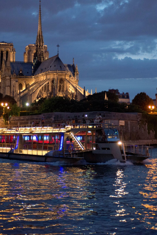 Paris: Eiffel Tower Dinner Cruise with a Moulin Rouge Show - Food, clothing, and practical details