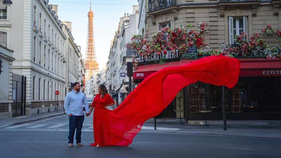 Paris: Eiffel Tower Flying-Dress Photoshoot jonadress - What you receive after the camera stops