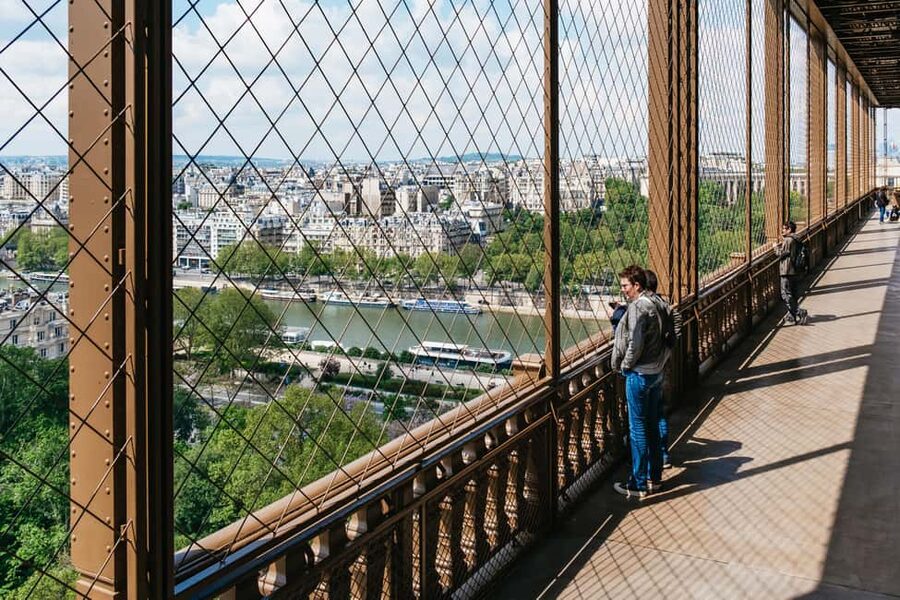 Paris: Eiffel Tower Fully Guided Tour with Summit Option - Key points to know before you book