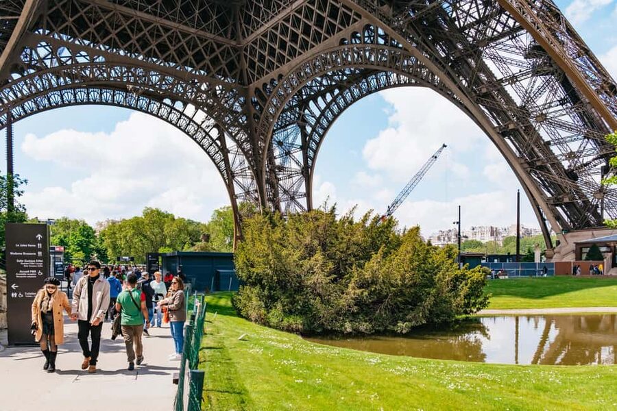 Paris: Eiffel Tower Fully Guided Tour with Summit Option - The summit option at 276 meters