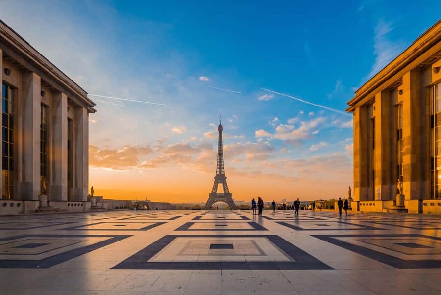 Paris: Eiffel Tower Guided Tour|Summit & second floor access - Riding to the second floor