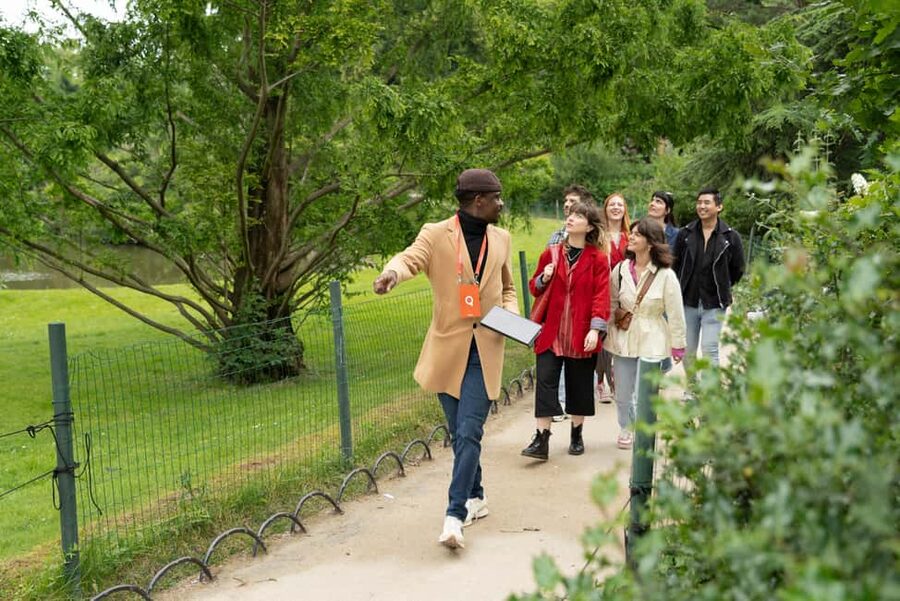 Paris: Eiffel Tower Guided Tour with Summit Access - Waiting times and what reserved access really means