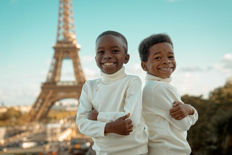 Paris: Eiffel Tower & Louvre Private Photoshoot - Choosing between the short, premium, and VIP options