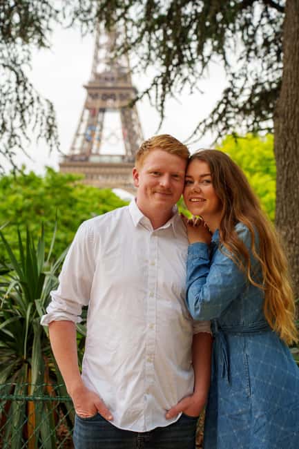 Paris: Eiffel Tower Photoshoot with a Professional - Key points to know before you book