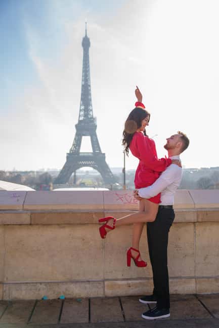 Paris: Eiffel Tower Photoshoot with a Professional - Meeting near the tower and getting started
