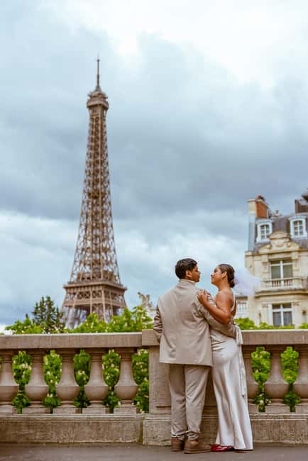 Paris: Eiffel Tower Street Photoshoot - Why a short Eiffel Tower session can be worth your time