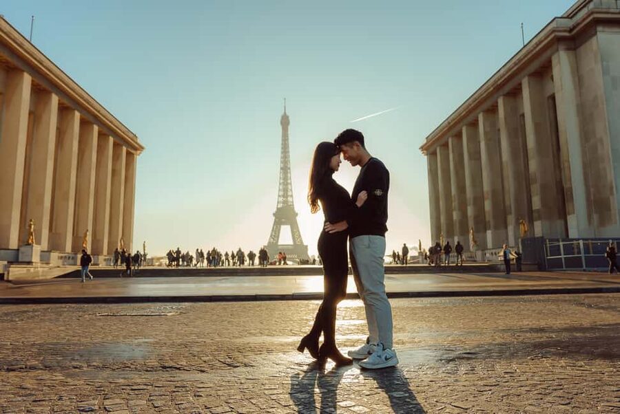 Paris: Eiffel Tower Street Photoshoot - Photographing near the Eiffel Tower