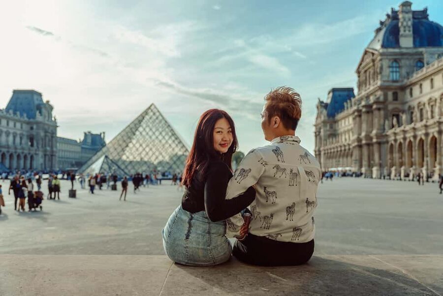 Paris: Eiffel Tower Street Photoshoot - Who will get the most from this session