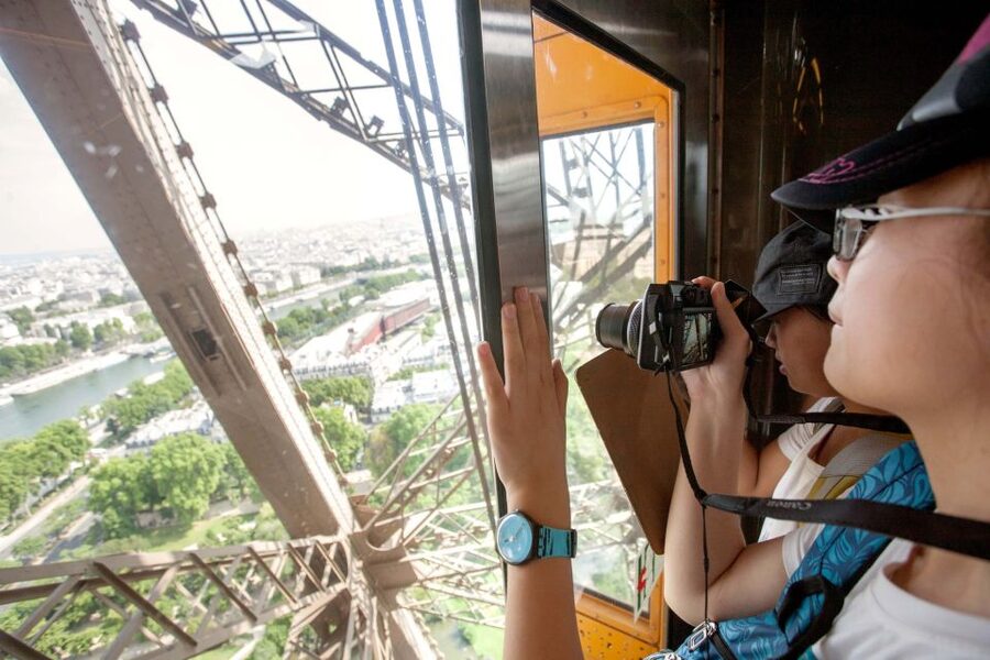 Paris: Eiffel Tower Tickets and City Bus Tour - The interactive Paris presentation