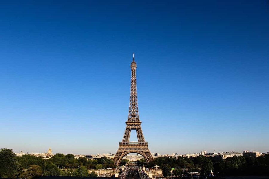 Paris: Eiffel Tower Tour - Why the guides matter