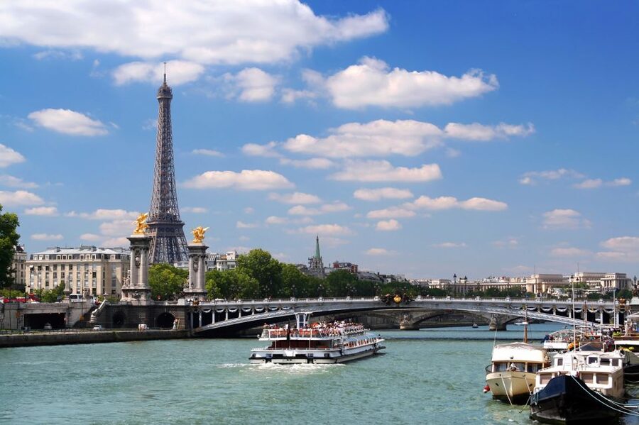 Paris: Eiffel Tower Tour & Seine River Cruise Tour - Meeting your guide away from the Eiffel Tower