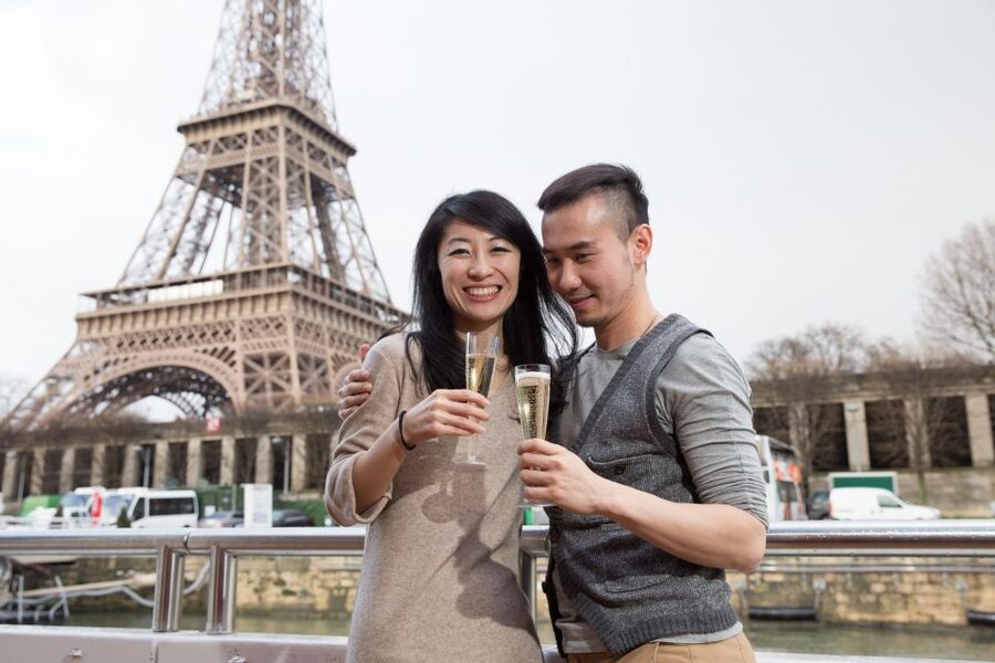 Paris: Eiffel Tower Tour & Seine River Cruise Tour - Using the one-hour Seine cruise
