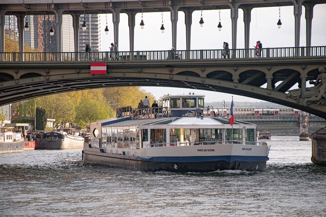 Paris en Scene 3 Course Seine River Dinner Cruise - A dinner cruise built around Paris after dark